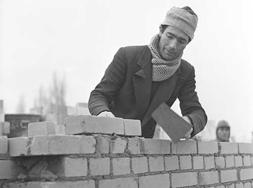 Muratore al lavoro